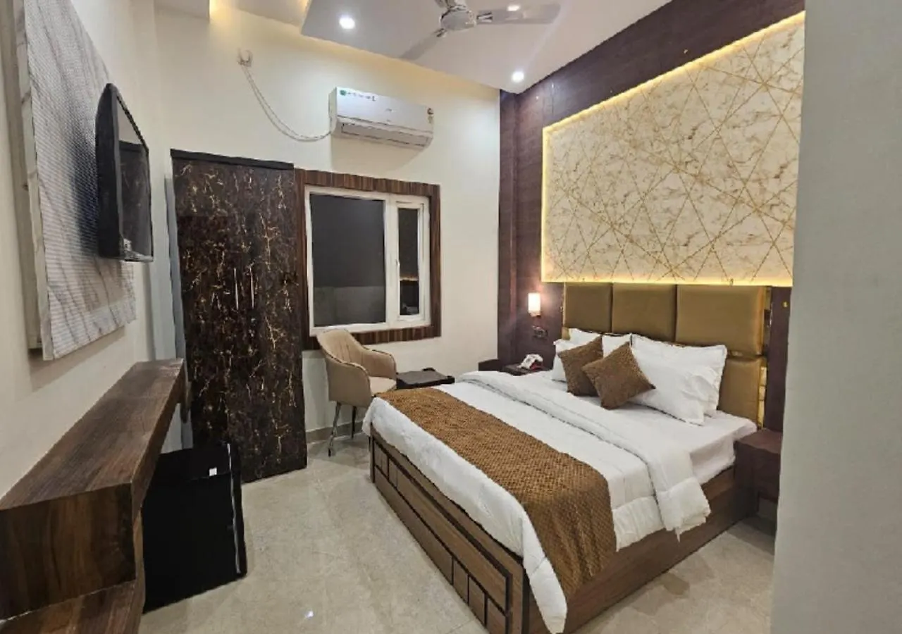 Triveni International Hotel Kakarmatha