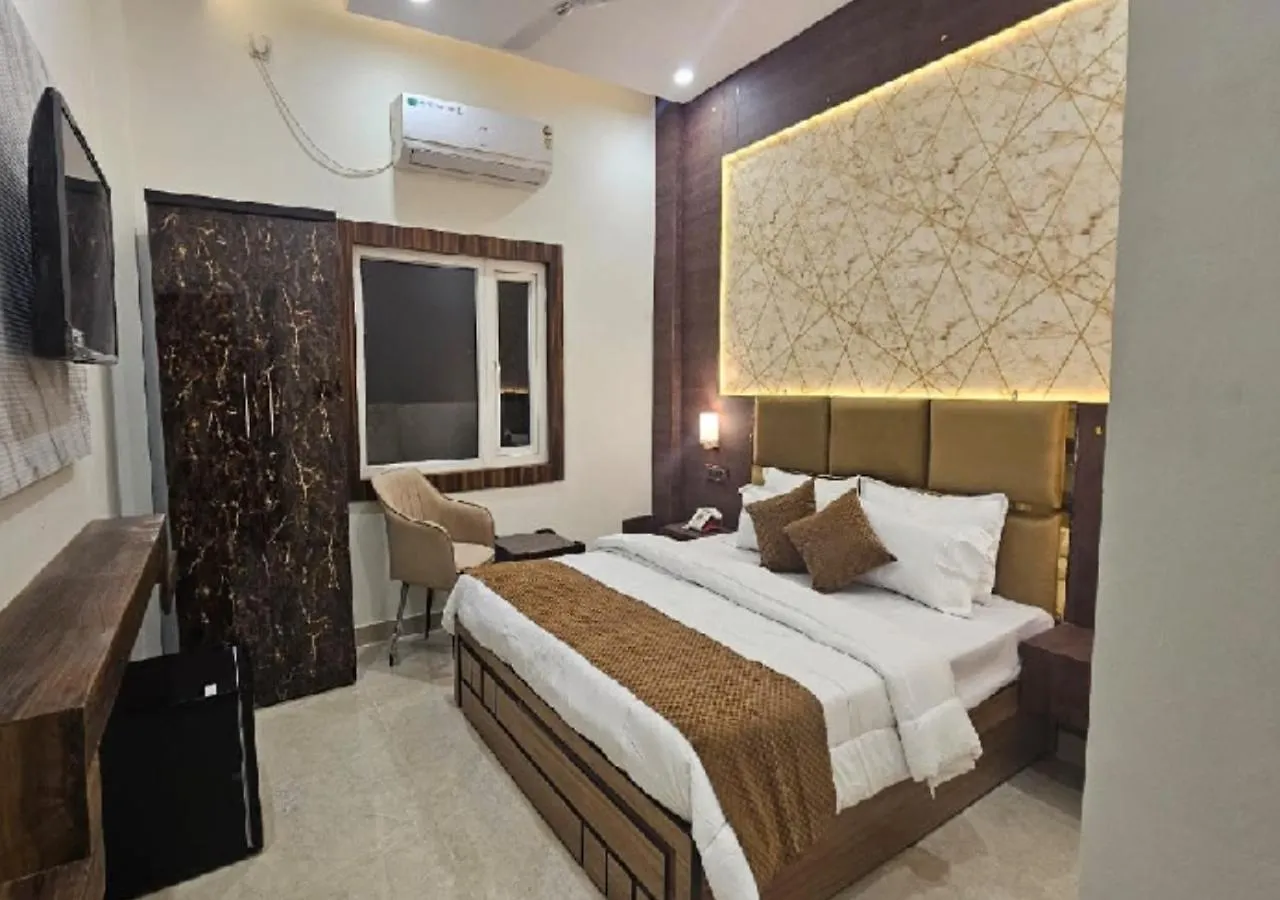 Triveni International Hotel Kakarmatha