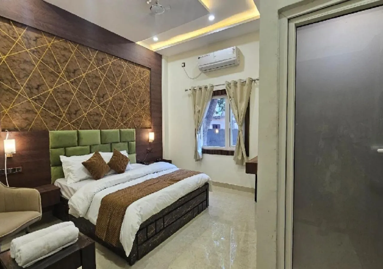 Triveni International Hotel Kakarmatha 3*,  India