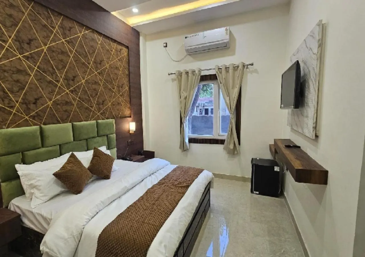Triveni International Hotel Kakarmatha